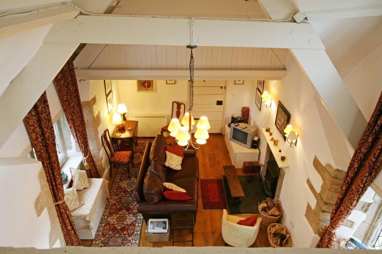 Welsh Gatehouse, Historic Castle Which Can Cater For Electric Vehicle Mathern Exteriér fotografie